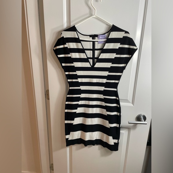 Size Large black and white striped Herve Leger bandage dress - Picture 3 of 5